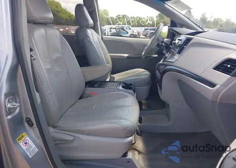 2014 Toyota Sienna Le V6 7 Passenger Auto Access Seat/Le V6 7 Passenger Mobility/Le V6 8 Passenger from USA, damaged, VIN 5TDKK3DC9ES489463